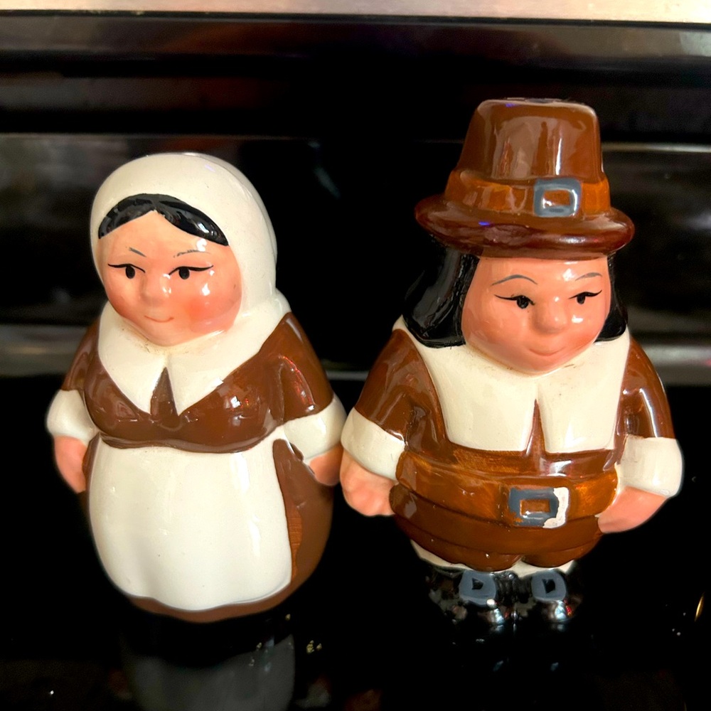 The Pilgram Pair Thanksgiving Salt& Pepper Shakers by Publix (2000)